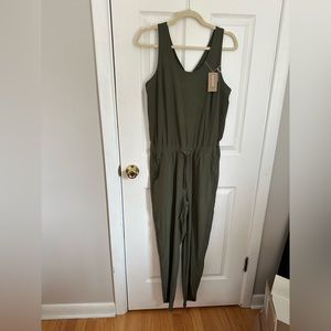 NWT Patagonia jumpsuit - olive green, Medium